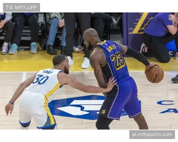 湖人应对戴维斯伤停困境 尝试提升比赛节奏弥补内线防守